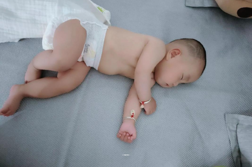 海丰几个月宝宝会抬头